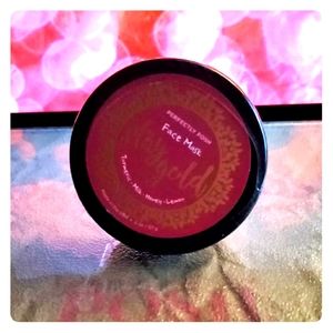 Perfectly Posh Stay Gold Face Mask